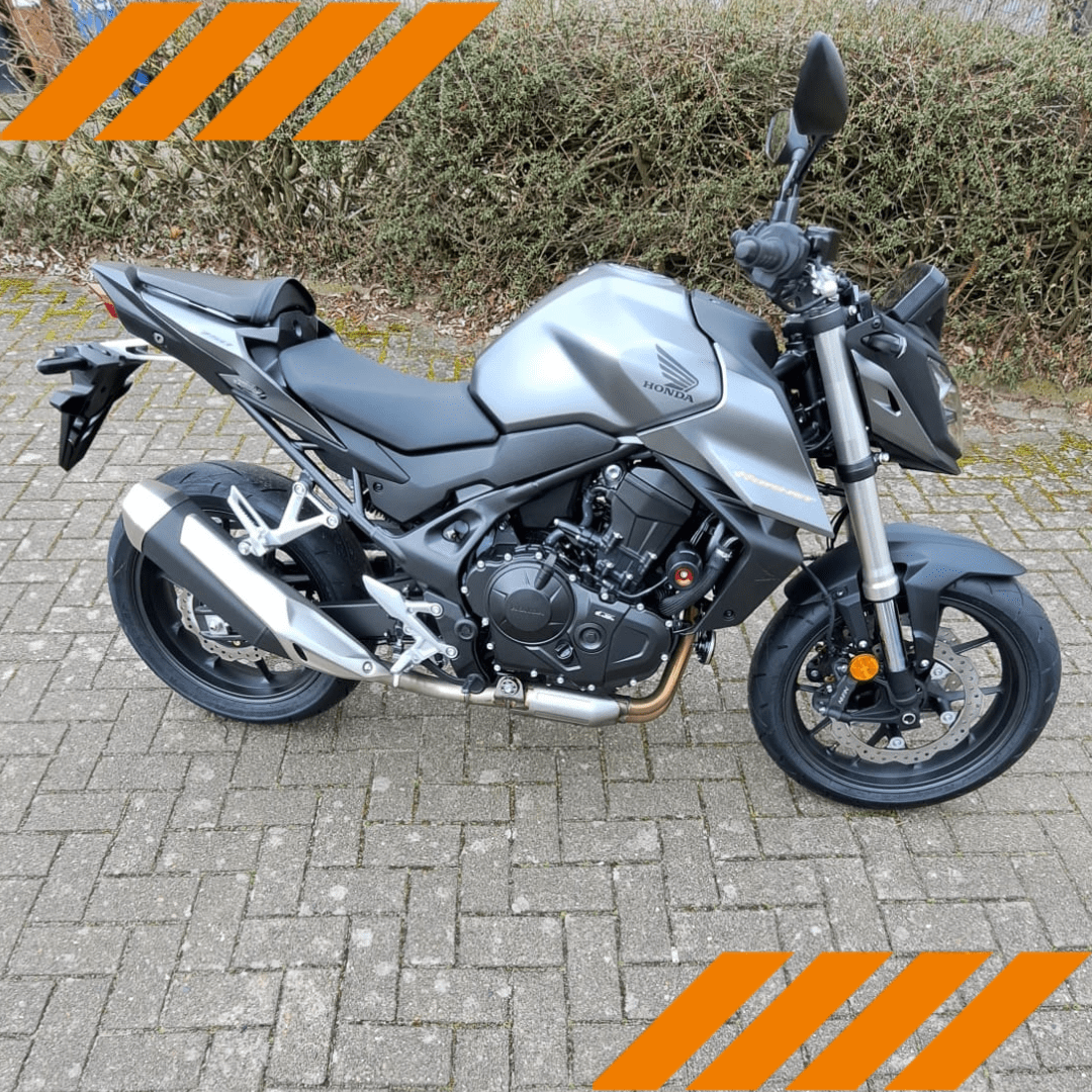 Modernes Honda Motorrad auf dem Hof der Fahrschule Wichmann in Rastede