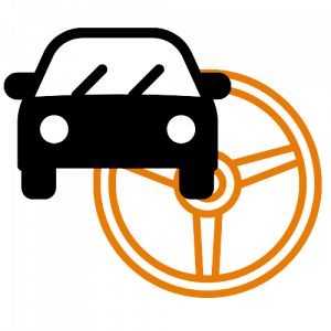 Autosymbol vor großem Lenkrad als Zeichen für Fahrschule Rastede