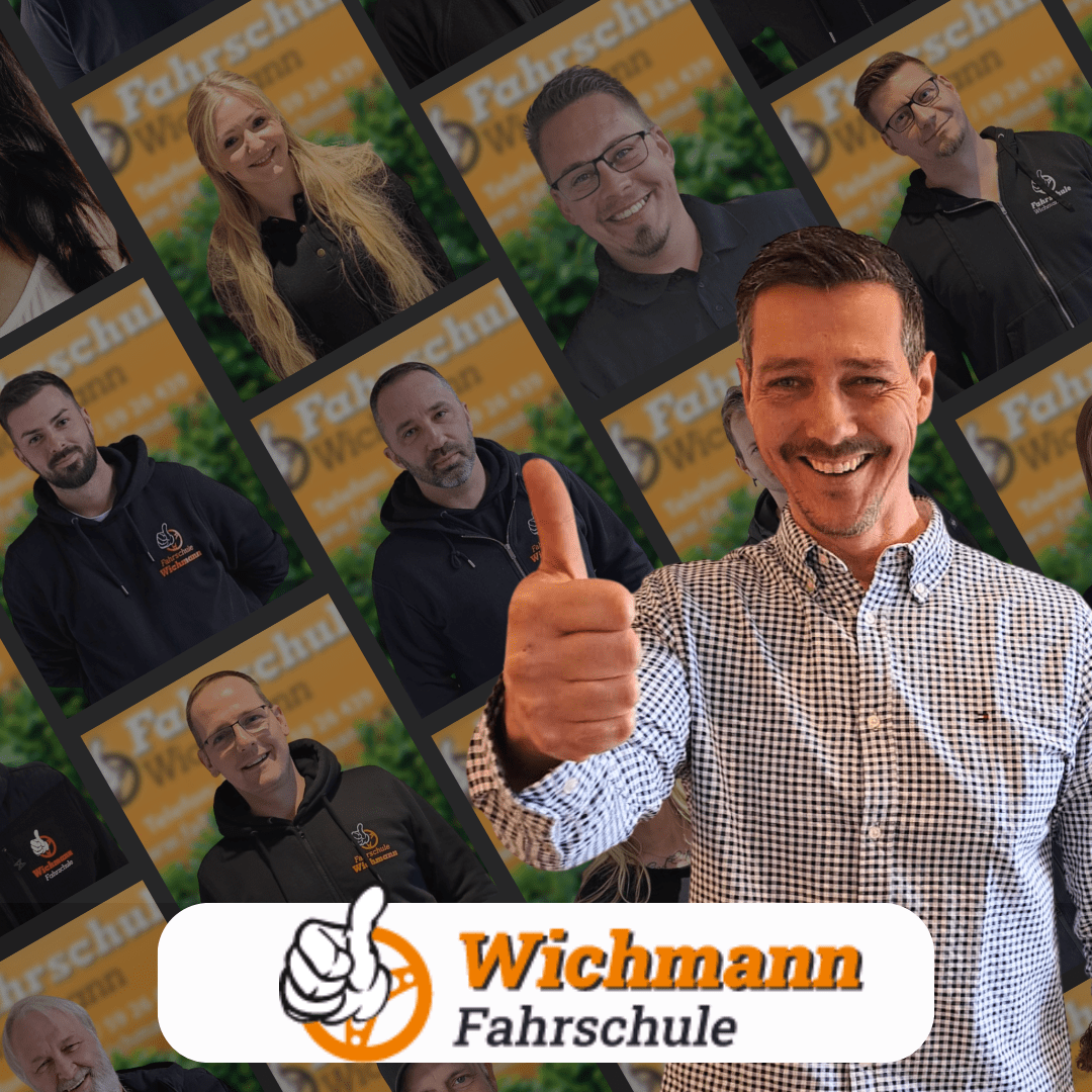 Teamleiter der Fahrschule Wichmann Rastede zeigt Daumen hoch vor Teamfotos der Kollegen